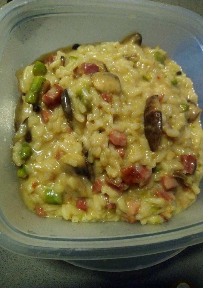 Una foto de Risotto de jamón, setas y trigueros
