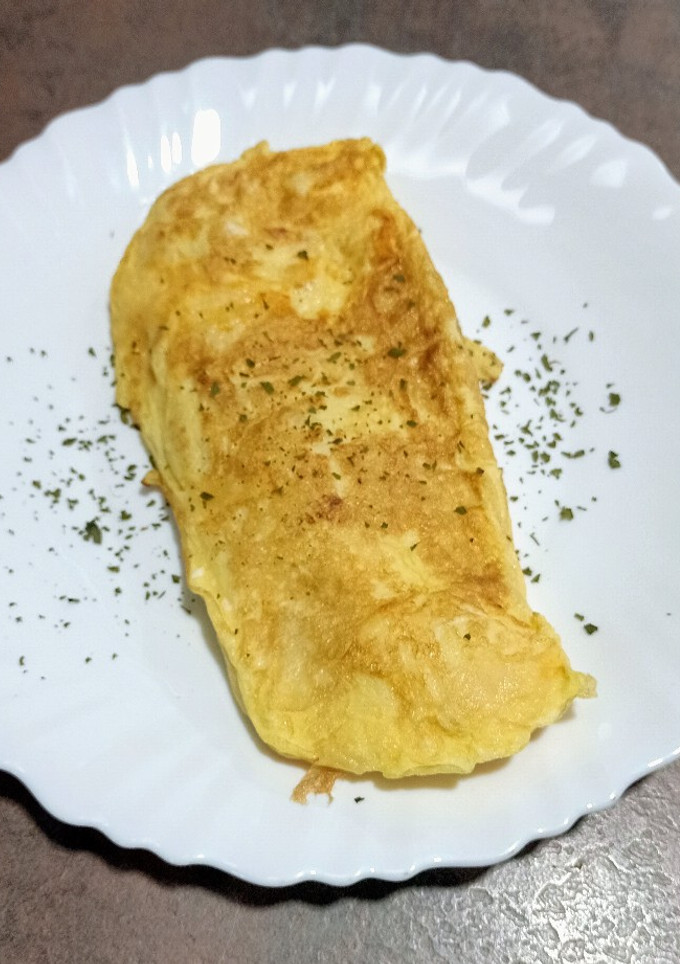 Una foto de Tortilla francesa con cebolleta y queso Grana Padano