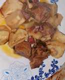 Κολοκάσι στο φούρνο με χοιρινό και κομματάκια χοιρομέρι
