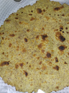 A picture of Missi chapati (Roti).