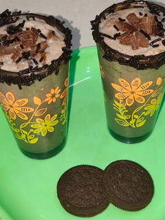 ओरियो मिल्क शेक(oreo milk shake recipe in hindi) रेसिपी मुख्य फोटो