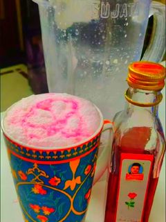 पंजाबी गुलाब लस्सी(punjabi gulabi lassi recipe in hindi) रेसिपी मुख्य फोटो