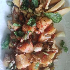 A picture of Chikoo+dry fruits chat.