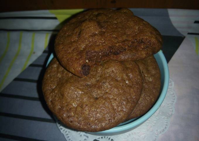 Chocolate chip & raisin cookies