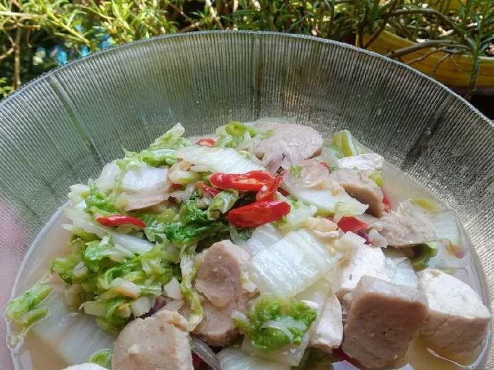 Langkah Mudah untuk Menyiapkan Resep Tumis sawi putih bakso dan tahu yang Uenak Anti Ribet, Mantap Sekali