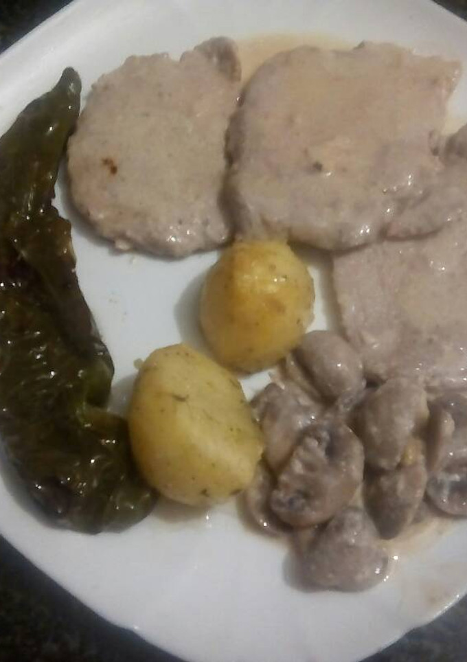 Una foto de Filete de lomo en salsa de almendras con champiñones a mi manera 