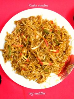 વેજિટેબલ નૂડલ્સ રેસીપી મુખ્ય ફોટો