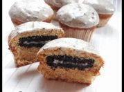 Une photo de cupcakes glaçage