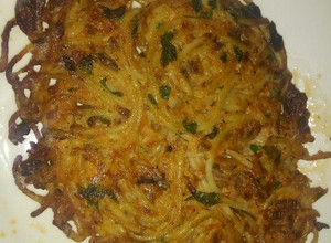 Una foto de Tortilla de tallarines sobrantes