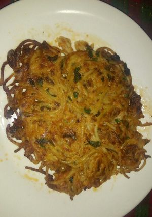 Una foto de Tortilla de tallarines sobrantes