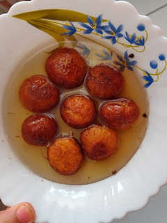 ગુલાબ જાંબુ(Gulab jamun Recipe In Gujarati) રેસીપી મુખ્ય ફોટો