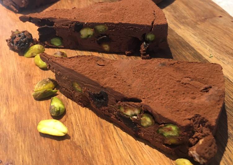 Dark Chocolate Torte With Sour Cherries & Pistachios ?? (Vegan)