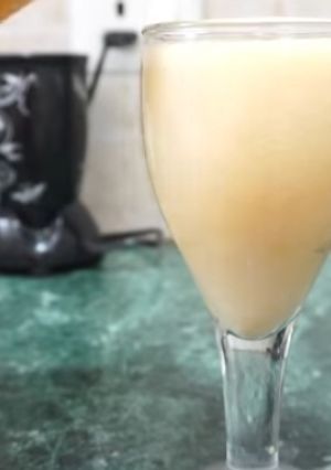 A picture of Green tea mango smoothie.