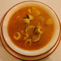 Una foto de Guiso de calamares y almejas
