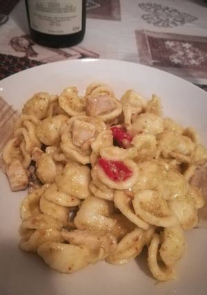Foto di Orecchiette al pesto di pistacchi e pesce spada