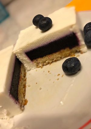 Foto di Tortino allo yogurt con composta di mirtilli
