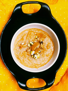 सूजी का हलवा (sooji ka halwa recipe in Hindi) रेसिपी मुख्य फोटो