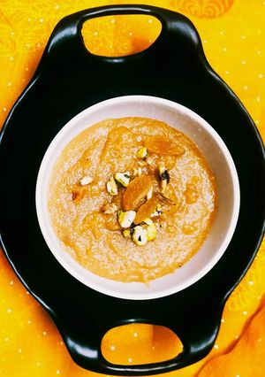 सूजी का हलवा (sooji ka halwa recipe in Hindi) रेसिपी मुख्य फोटो