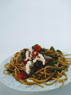 Una foto de Spaghettis con verduras