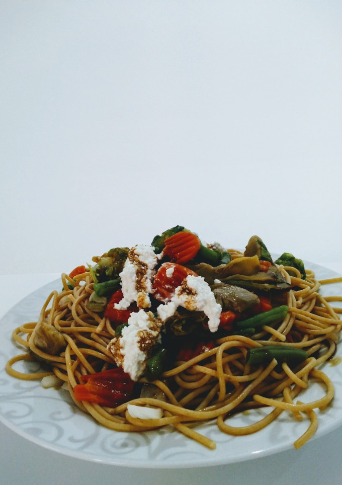 Una foto de Spaghettis con verduras