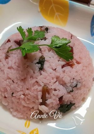 Hình của món Cơm rang rau dền đỏ.
