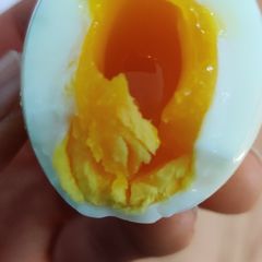 A picture of Jammy soft boiled eggs.