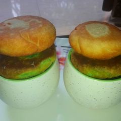 A picture of Meethi tikiya.
