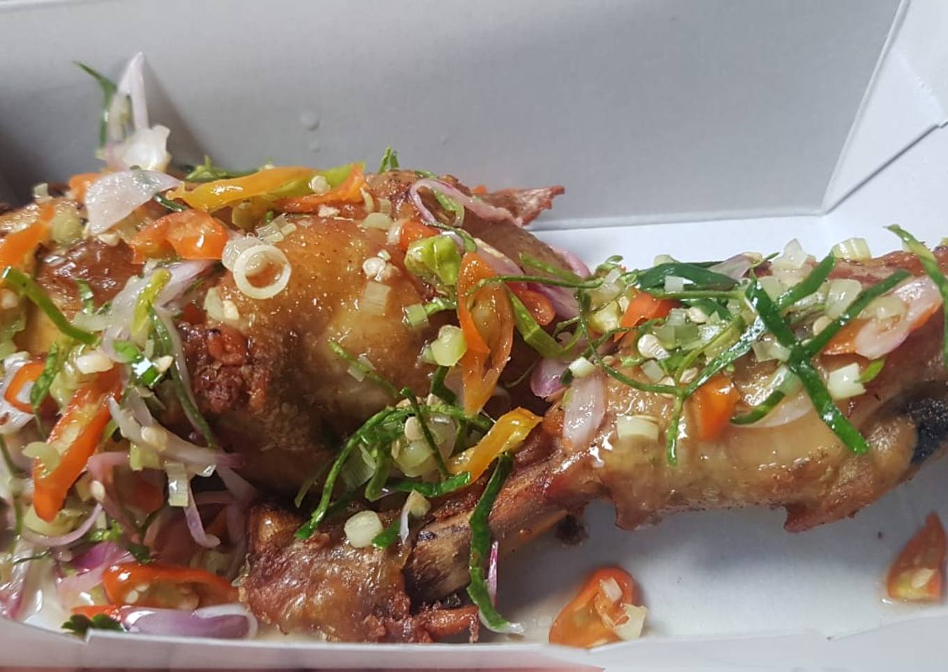 Ayam goreng sambal matah