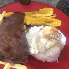 A picture of Bisteck a lo pobre.
