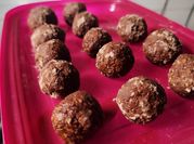 Una foto de trufas saludable con banana