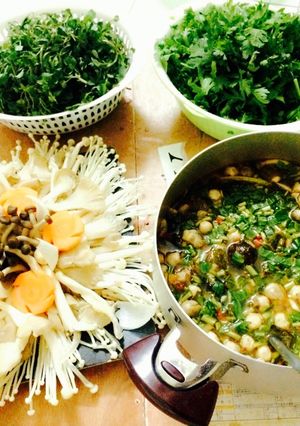 Hình của món Vị ngọt thanh đạm của Lẩu Nấm chua cay ngày chay.
