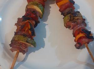 Una foto de Brochetas de res