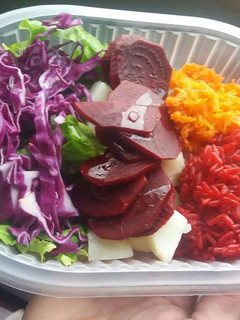 Una foto de Ensalada con arroz de remolachas