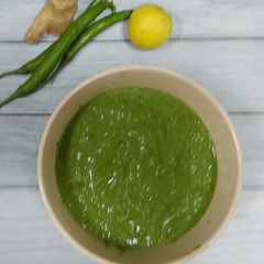 A picture of Green chutney.
