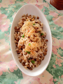 Una foto de Mujaddara (Lentejas con Arroz del Medio Oriente)