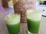 Licuado de manzana, apio, espinacas y massss