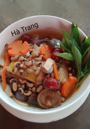 Hình của món Gà Hầm Ngũ Sắc.