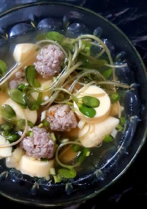 รูปของ "แกงจืดต้นอ่อนทานตะวัน" 🍲🌻