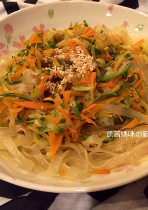 A picture of Fresh Vegetable Wide Noodles.