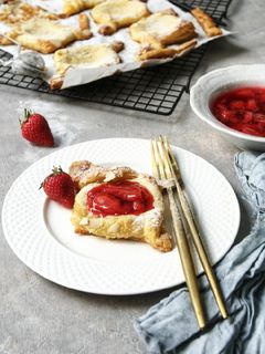 Foto resep Strawberry Cream Cheese Puff Pastry