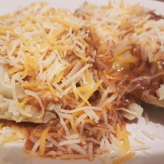 A picture of Chili cheese stuffed potatoe.