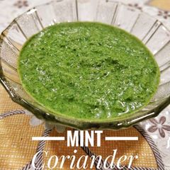 A picture of Mint Coriander Chutney.