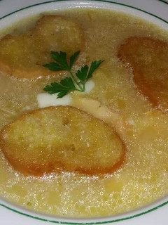 Una foto de Sopa con cebolla