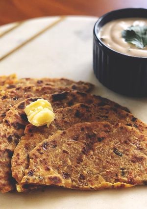 A picture of ડુંગળી - ટમેટા ના પરાઠાOnion- tomato paratha.