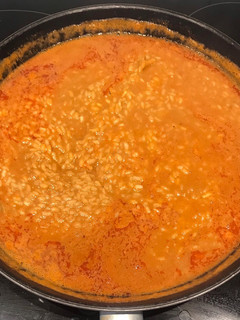 Una foto de Arroz caldoso con salsa de bogavante