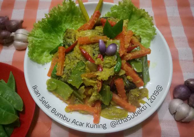 42. Ikan Selar Bumbu Acar Kuning