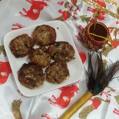 A picture of Sabudana potato vada.