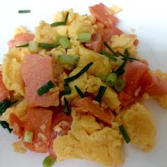 A picture of My Scrambled Egg with Smoked Salmon Chives & Spring Onion 🤩.