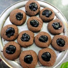 A picture of Chocolate Nan Khatai.