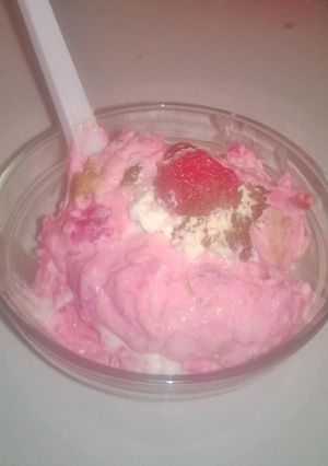Una foto de Helado Artesanal de Frutilla